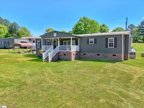 82 Laredo Dr, Gray Court, SC 29645