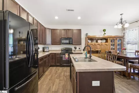 Kitchen - 107 Silo Aly, Seneca, SC 29672 photo 2 of 4