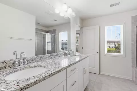Bath - 6 Planters Pl, Greer, SC 29650 photo 1 of 2