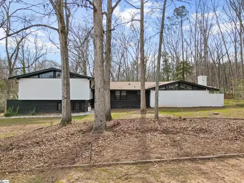 401 Clairmont Dr, Greenwood, SC 29649