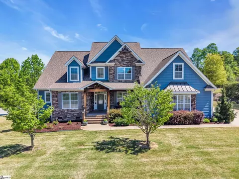 10 Hunters Landing Dr, Greer, SC 29651