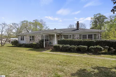 2 Dell Cir, Travelers Rest, SC 29690