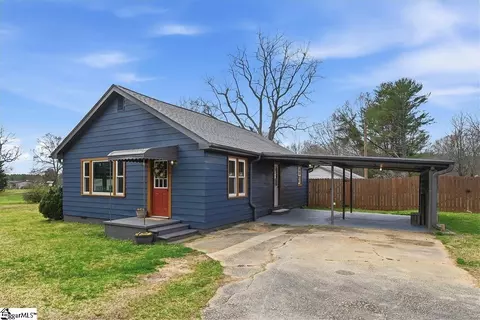 166 Berry Rd, Boiling Springs, SC 29316