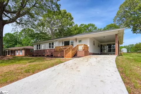 132 Walden Cir, Spartanburg, SC 29301