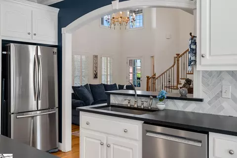 Kitchen - 6 Sproughton Ct, Greer, SC 29650 photo 2 of 5