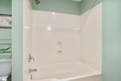 Bath - 6 Sproughton Ct, Greer, SC 29650 photo 6 of 7