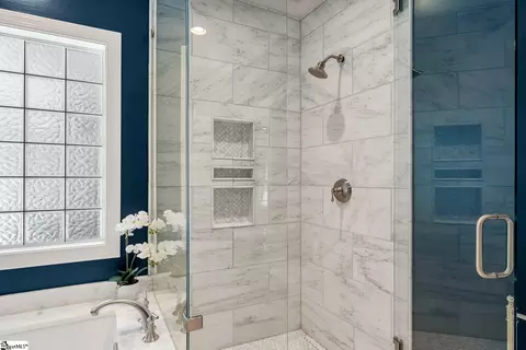 Bath - 6 Sproughton Ct, Greer, SC 29650 photo 4 of 7