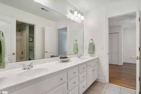 Bath - 6 Sproughton Ct, Greer, SC 29650 photo 5 of 7