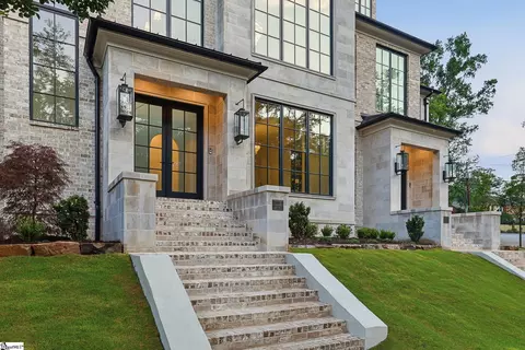 101 Sherwood St UNIT 200, Greenville, SC 29601