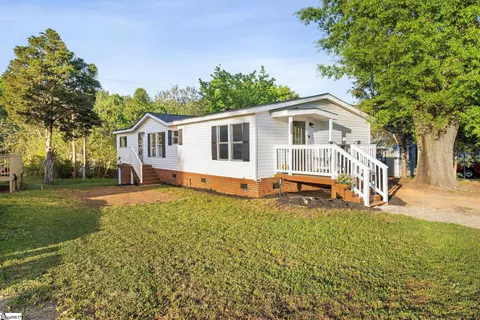 1599 Main St, Wellford, SC 29385