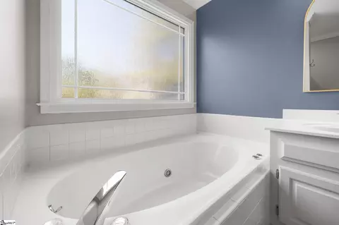 Bath - 210 Rock Rd, Greer, SC 29651 photo 4 of 5