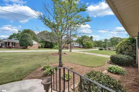 323 Pinehurst Dr, Mauldin, SC 29662 photo 4