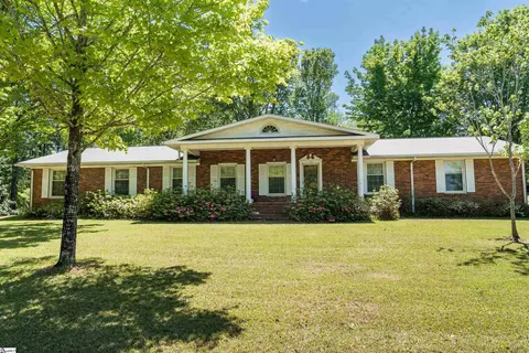 130 Sharcliff Rd, Cowpens, SC 29330
