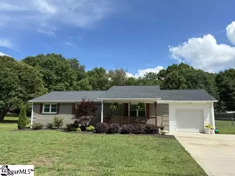 606 E Darby Rd, Taylors, SC 29687