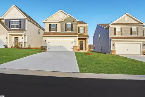 126 Farmwell Dr, Woodruff, SC 29388