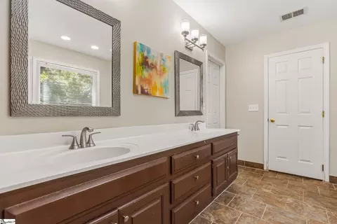 Bath - 32 Wrenwood Ct, Greer, SC 29651 photo 3 of 5