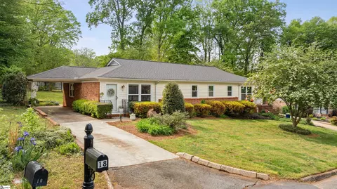18 Twelve Oaks Ter, Greenville, SC 29615