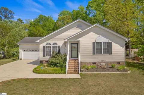 18 Luray Dr, Greenville, SC 29617