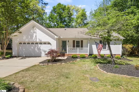 208 Hatteras Ln, Simpsonville, SC 29680