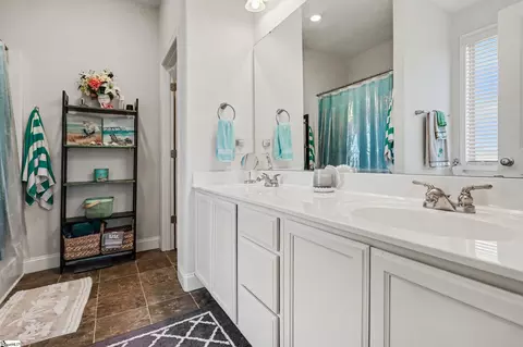 Bath - 490 Vestry Pl, Moore, SC 29369 photo 2 of 5