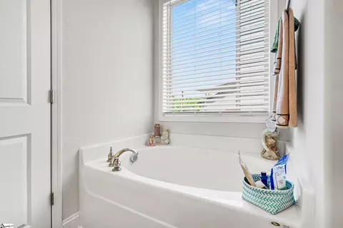 Bath - 490 Vestry Pl, Moore, SC 29369 photo 3 of 5