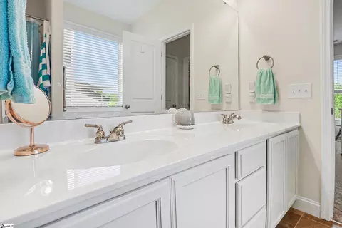 Bath - 490 Vestry Pl, Moore, SC 29369 photo 1 of 5