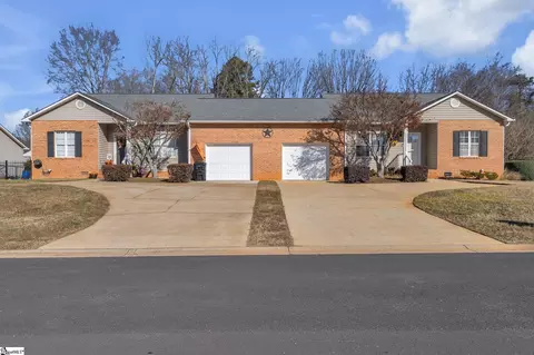208 River Oaks Cir, Piedmont, SC 29673