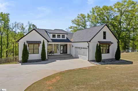 105 Lake Forest Dr, Greer, SC 29651