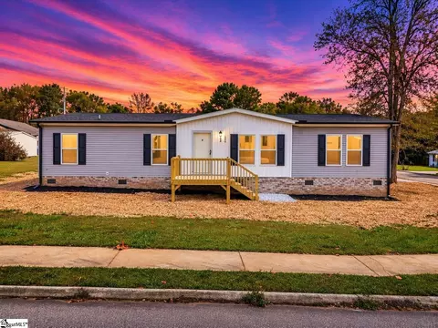 203 Lakanwood Ln, Piedmont, SC 29673
