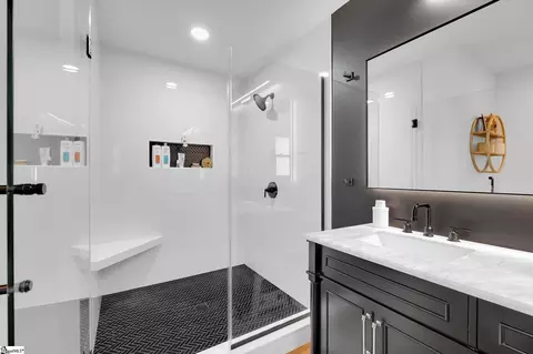 Bath - 1 12th St, Greer, SC 29651 photo 2 of 4