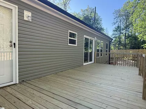116 Kinston Dr, Easley, SC 29640 photo 4