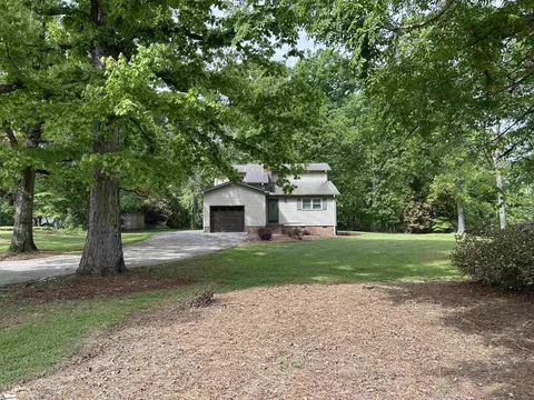 75 Creekfield Rd, Clinton, SC 29325