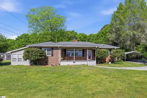 520 S Spring St, Walhalla, SC 29691