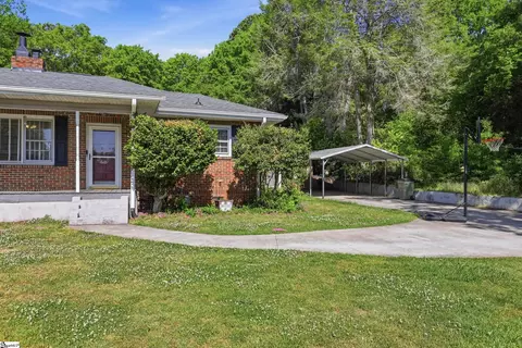Exterior - 520 S Spring St, Walhalla, SC 29691 photo 4 of 9