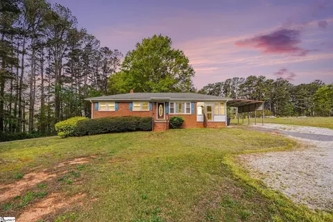 798 Coneross Creek Rd, Seneca, SC 29678