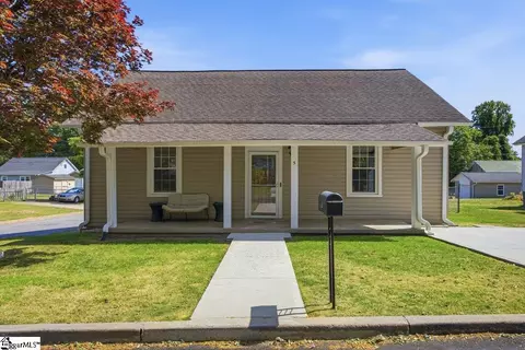 5 Geer St, Greer, SC 29650