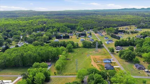 220 Wedgewood Rd, Inman, SC 29349