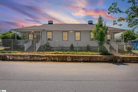 27 Smythe St, Belton, SC 29627