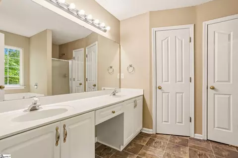Bath - 132 Cotter Ln, Greer, SC 29650 photo 2 of 4