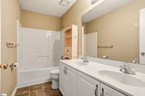 Bath - 132 Cotter Ln, Greer, SC 29650 photo 4 of 4