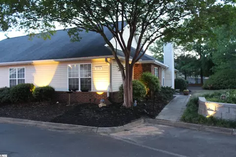 219 Woodruff Park Ln, Simpsonville, SC 29681