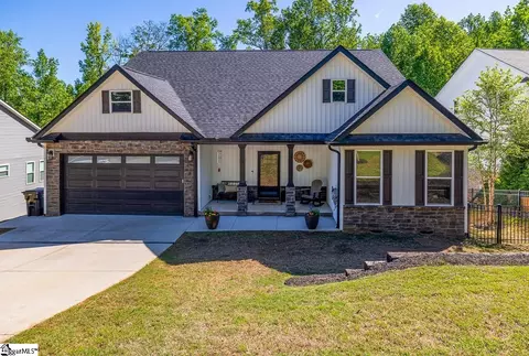 104 Harpers Ferry Ct, Simpsonville, SC 29681