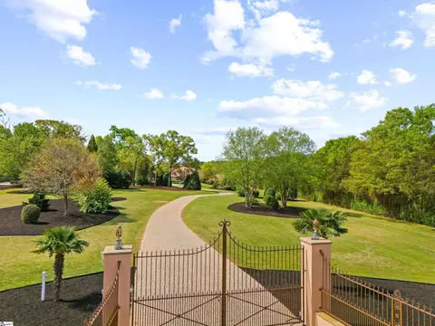 716 Anderson Ridge Rd, Greer, SC 29651