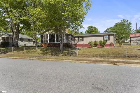 106 Webster St, Slater, SC 29683