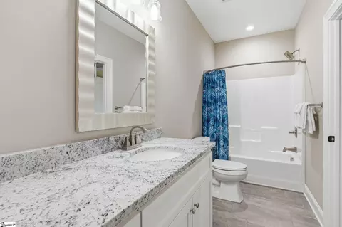 Bath - 34 Fox Hunt Ln, Greer, SC 29651 photo 5 of 8