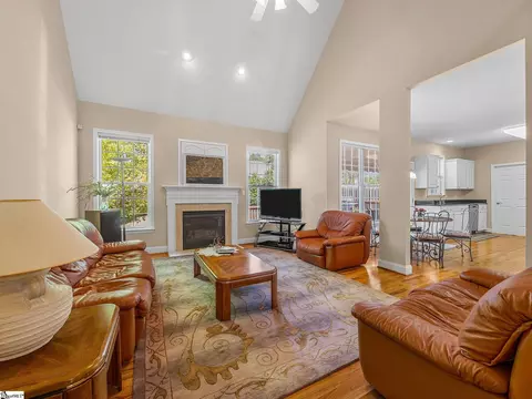 Living - 130 Darmondale Dr, Moore, SC 29369 photo 2 of 2