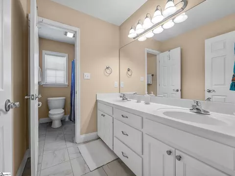 Bath - 130 Darmondale Dr, Moore, SC 29369 photo 4 of 5