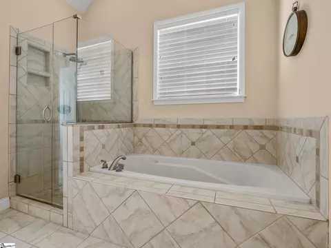 Bath - 130 Darmondale Dr, Moore, SC 29369 photo 3 of 5