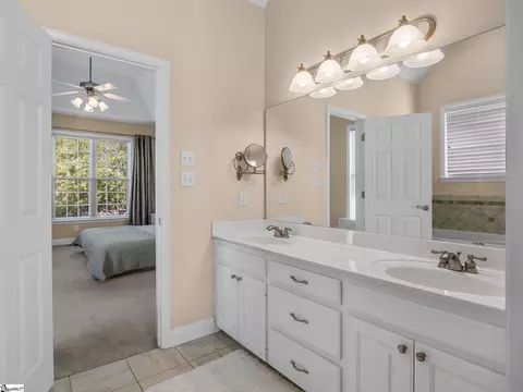 Bath - 130 Darmondale Dr, Moore, SC 29369 photo 2 of 5