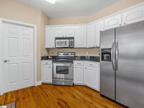 Kitchen - 130 Darmondale Dr, Moore, SC 29369 photo 3 of 4